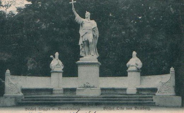 Siegesallee statue of Albert the Bear, flanked by Bishop Wigger of Brandenburg and Bishop Otto of Bamberg