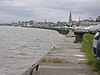 Kaaimuur van de Scheldekaaien met meerpalen