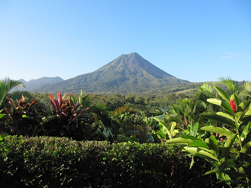 File:Arenal volcano. Costa Rica.jpg