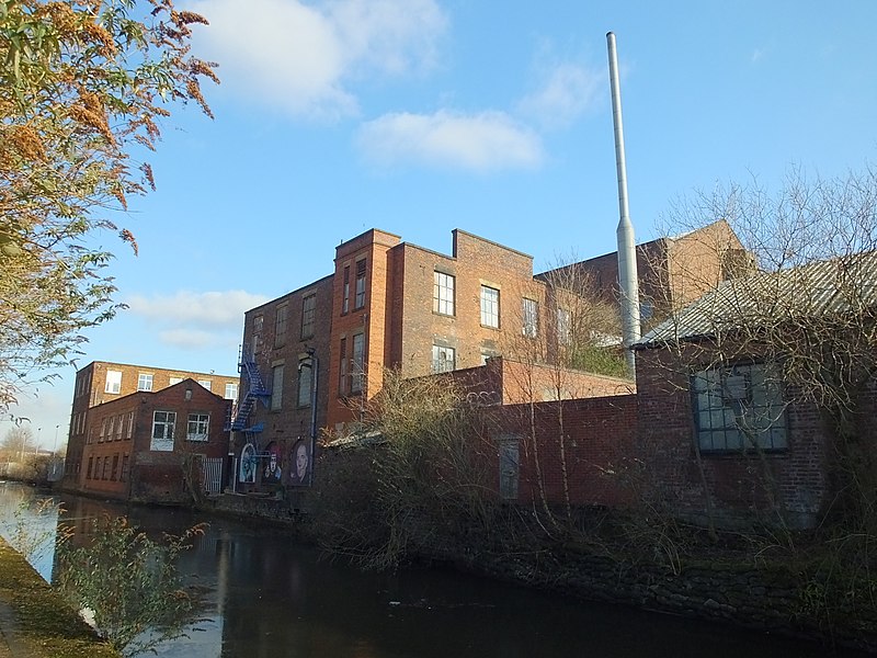 File:Ashton Canal Wellington Mill 5178.JPG