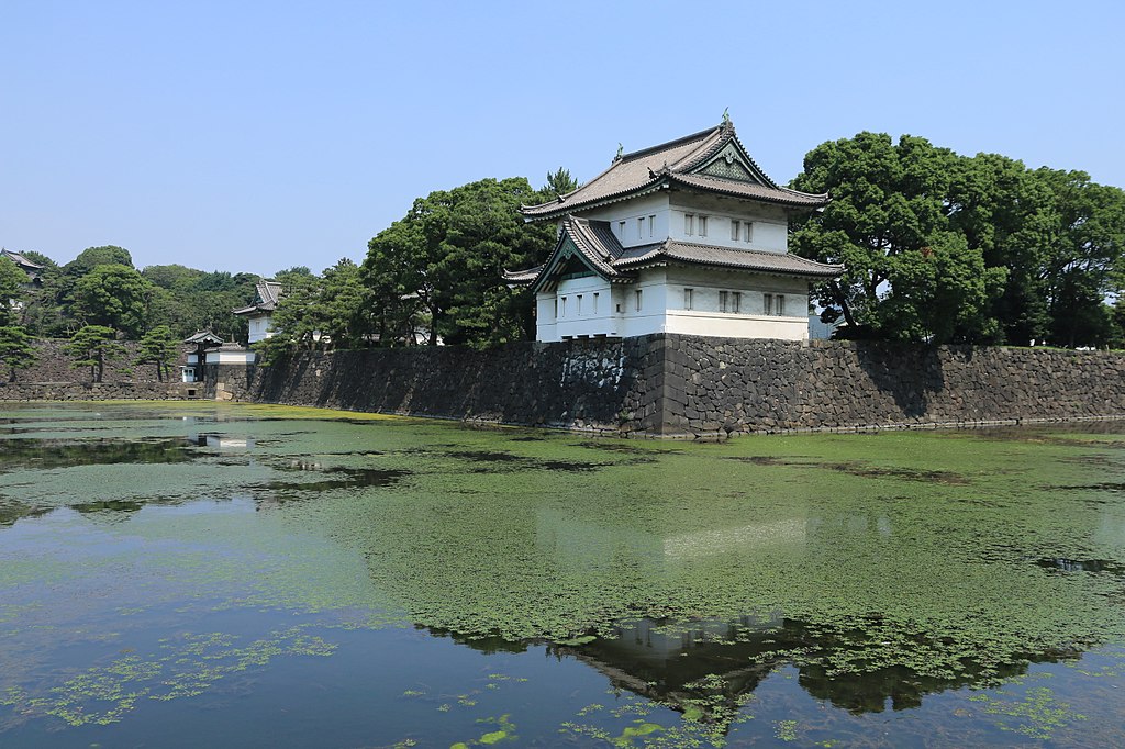 BEAUTIFUL EMPIRICAL PARK HOUSE BY CANAL IN TOKYO