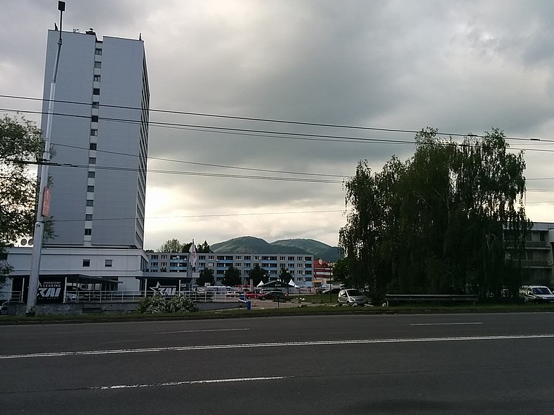 File:Banská Bystrica Hotel Lux.jpg