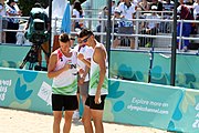 Deutsch: Beachvolleyball bei den Olympischen Jugendspielen 2018; Tag 11, 17. Oktober 2018; Jungen, Spiel um Platz 3 – Argentinien-Ungarn 2:0 (21–15/21–15) English: Beach volleyball at the 2018 Summer Youth Olympics at 17 October 2018 – Bronze Medal Match – Argentina-Hungary 2:0 (21–15/21–15)