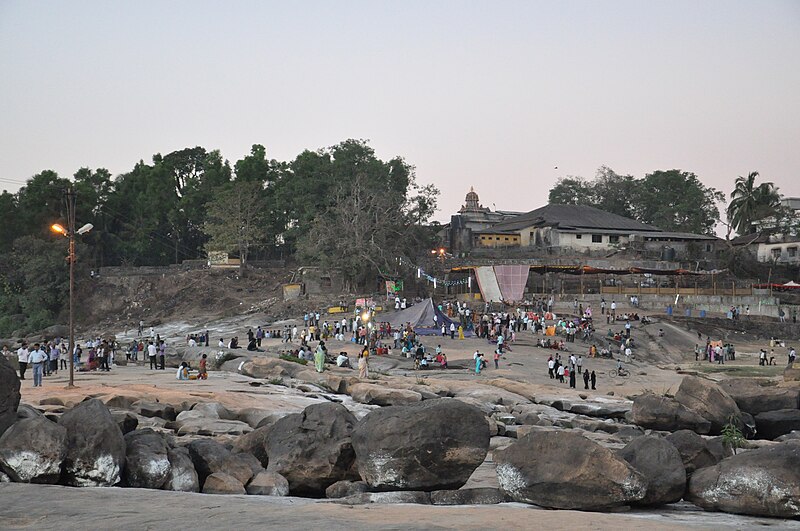 File:Behaind Rameshwara Temple from Rama Mantapa.JPG