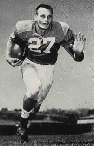 <span class="mw-page-title-main">Bob Davenport (gridiron football)</span> American gridiron football player and coach (born 1933)