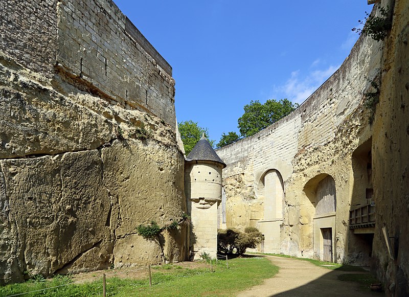 File:Brézé Castle R15.jpg