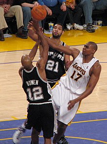 Bowen contesting a layup in a game against the Los Angeles Lakers in 2007 Bruce Bowen defense 2007 (cropped).jpg