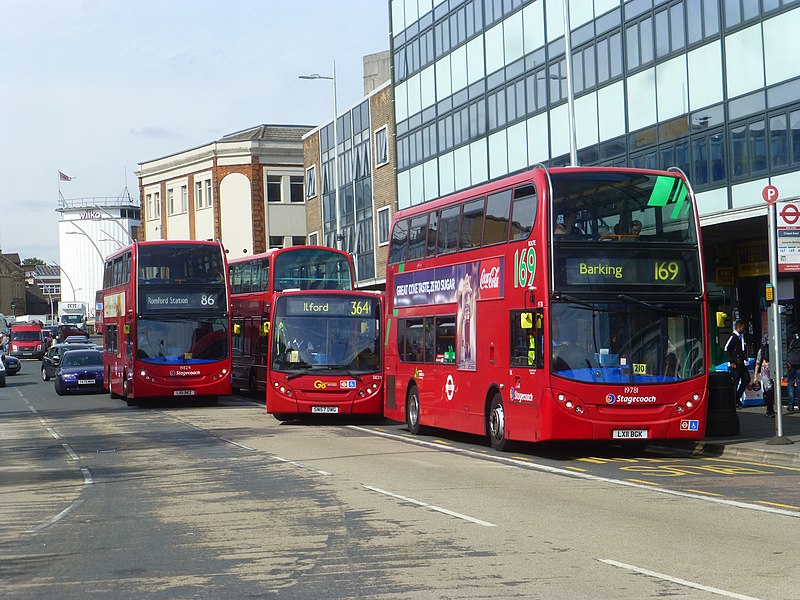 File:Buses-ChapelRd-Ilford-P1410571 (36879801222).jpg