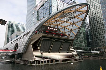 Fail:Canary_Wharf_railway_station_-_August_2016.jpg