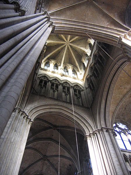 File:Cathedrale tourlanterne.jpg