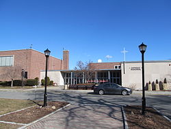Католическая мемориальная школа, Вест-Роксбери, Массачусетс. Jpg