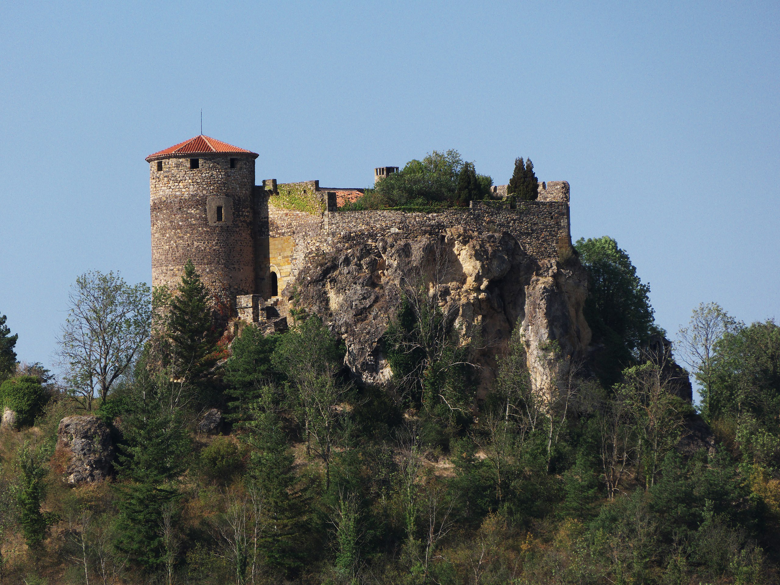 File:Château de Busséol.jpg - Wikimedia Commons