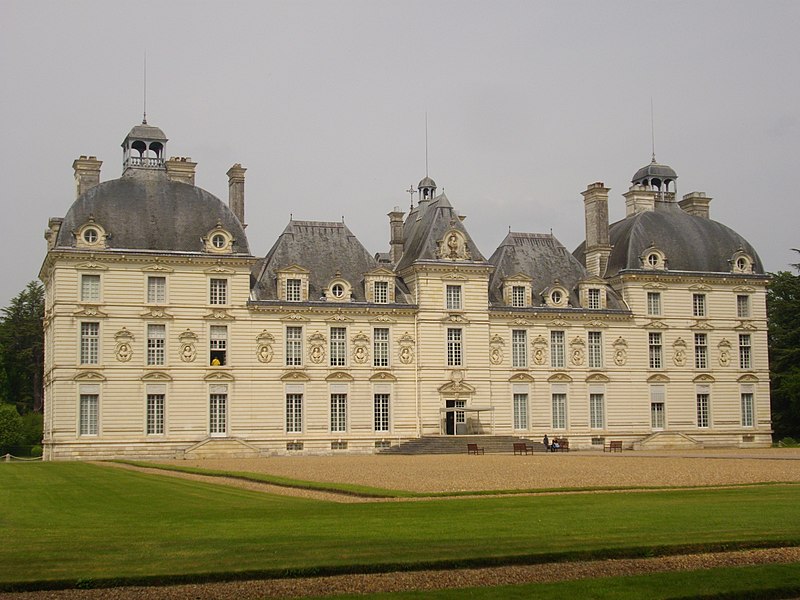 File:Cheverny - château, façade sud (12).jpg