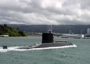 Chilean submarine Simpson (SS-21) at Pearl Harbor on 21 June 2004 (040621-N-5539C-001).jpg