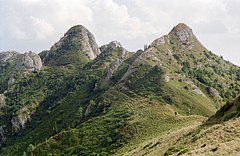 Гора центр. Горы в центре. Гора в центре земли. Ciucaș Peak, Romania. Schist Mountains of Central Portugal.