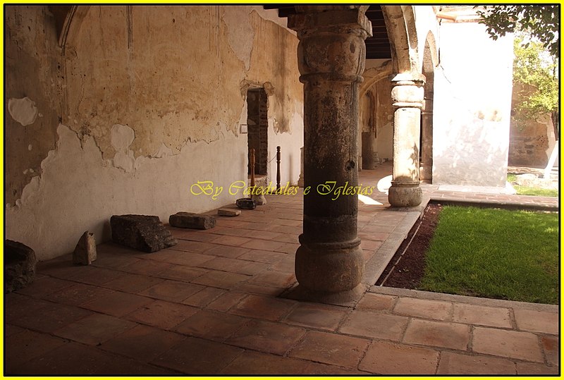 File:Claustro Ex Convento Franciscano Siglo XVI "Nuestra Señora de la Asunción,Tecamachalco,Estado de Puebla,México (15089294362).jpg