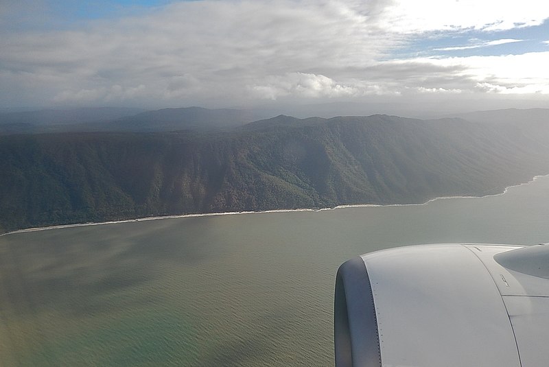 File:Coast North of Cairns (9312190191).jpg