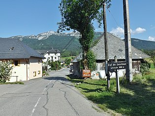 Col de Leschaux (900m).JPG