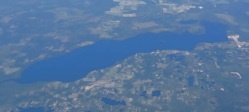 File:Crescent Lake - aerial view.jpg