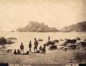 Crupi, Giovanni (1861-1925) - n. 0060 - Taormina - Isola Bella - da - Sicilia mitica Arcadia - p. 82.jpg