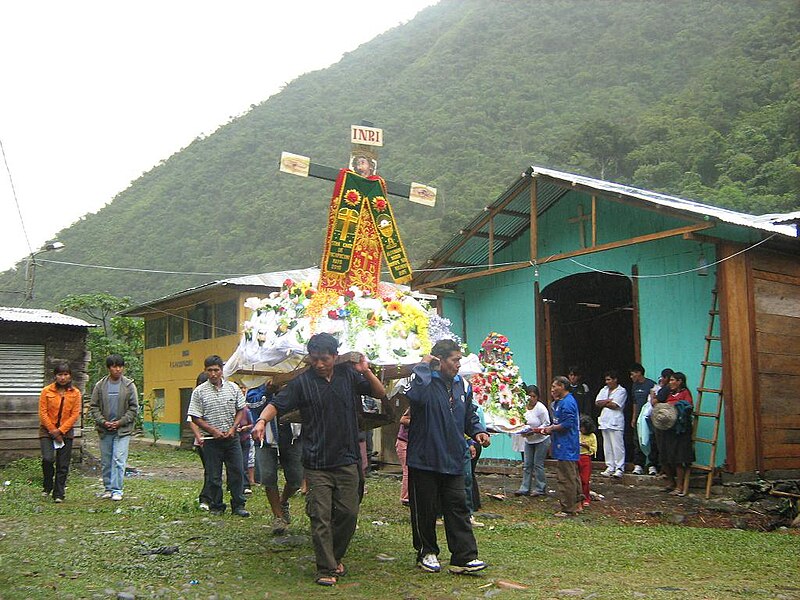 File:Cruz de Pacopacuni.jpg