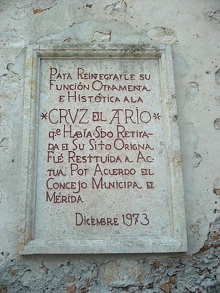 File:Cruz del Atrio de la Catedral de San Idelfonso, Mérida, Yucatán (02).jpg