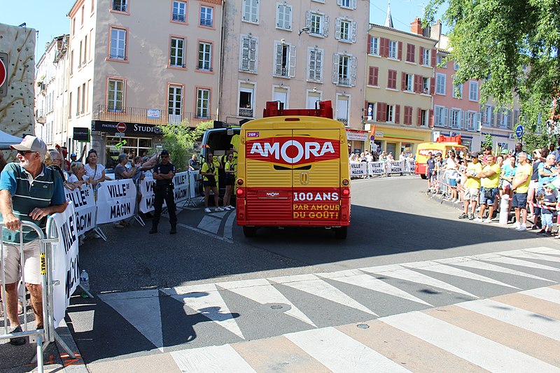 File:Départ 8e étape Tour France 2019 2019-07-13 Mâcon 42.jpg