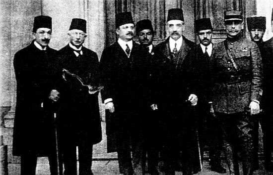 Liberals Damat Ferid Pasha and Ali Kemal Bey (both in the middle) both opposed Ottoman entry into World War I.