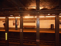 DeKalb Avenue Canarsie Mozaic peste piste.JPG