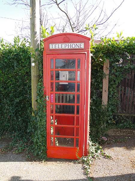 File:Defunct telephone box - geograph.org.uk - 4378784.jpg