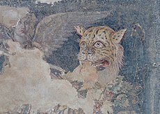 Gambar Dionisos bersayap dan gambar macan dilihat dari dekat