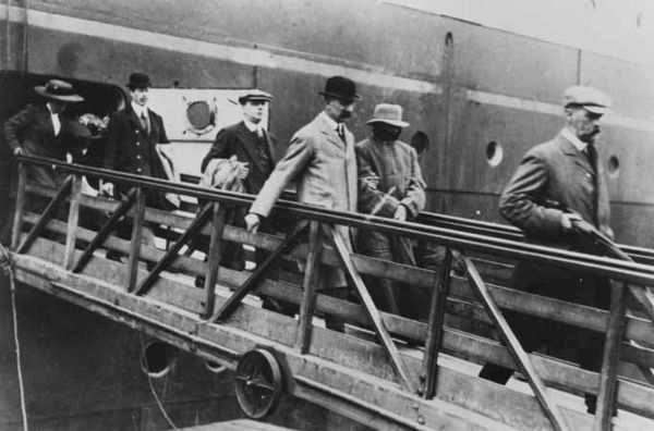 DCI Walter Dew (centre, in bowler hat) leading murder suspect HH Crippen ashore in 1910