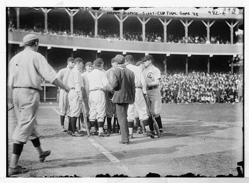 File:Dispute on field; Cubs at Giants, Polo Grounds- final game (baseball) LCCN2014682275.jpg