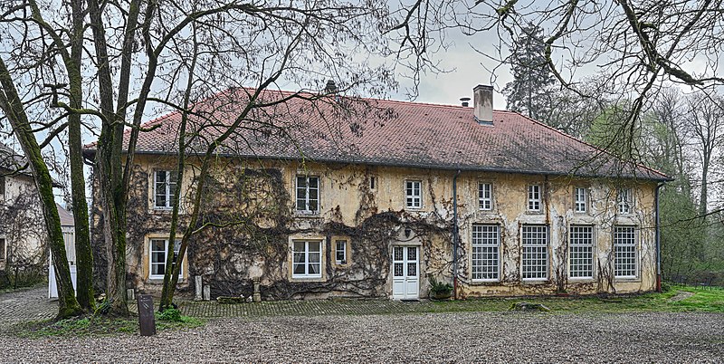 File:Domaine de Preisch 2019c.jpg