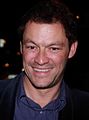 Dominic West interpreta il principe Carlo nella quinta stagione.