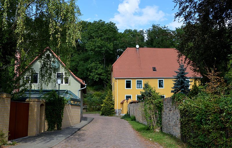 File:Dorfstraße (Gutenberg).jpg