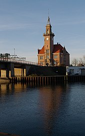 The landmarked old harbor master's office (Altes Hafenamt) Dortmund Hafenamt Spiegelung IMGP2618 WP.jpg