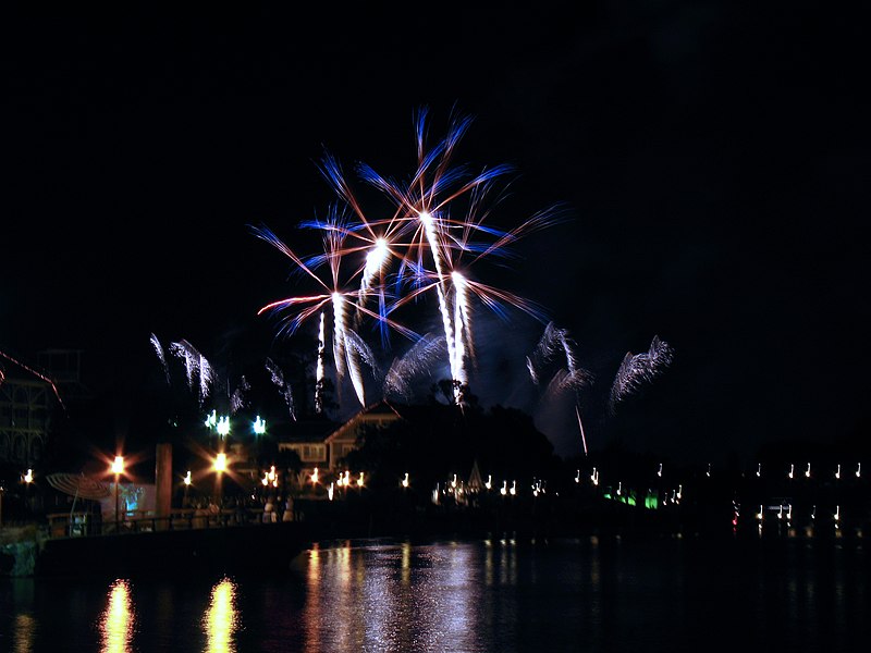 File:EPCOT FIREWORKS SEEN FROM THE BOARDWALK - panoramio.jpg