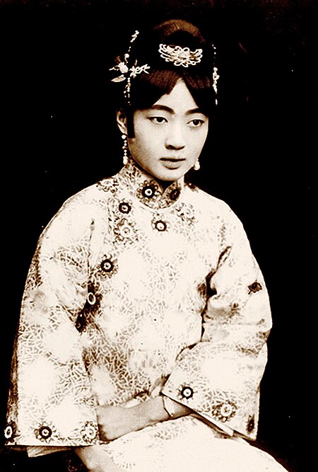 Tập_tin:Empress_Gobele_Wan-Rong_(06).JPG