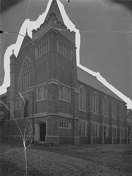 File:English Congregational Church, Caerphilly (4641749).jpg