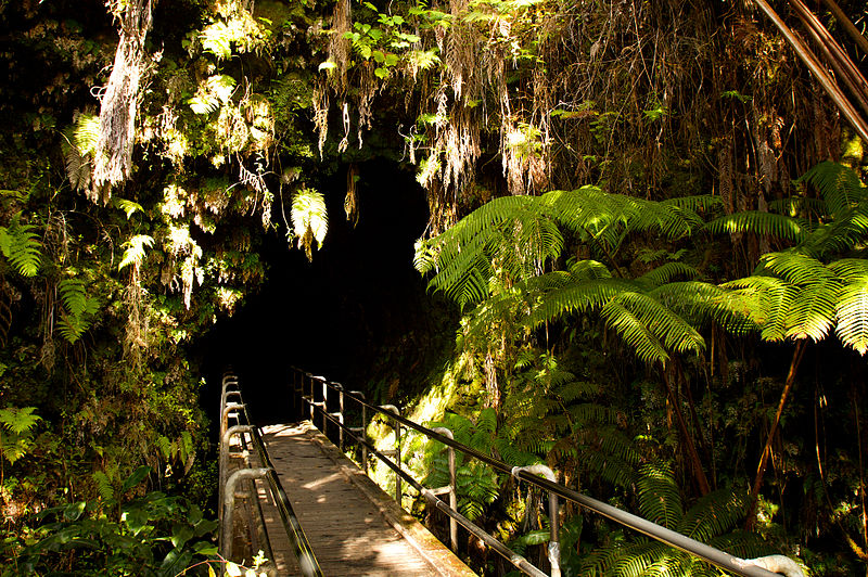 File:Entrance Thurston Lava Tube.jpg