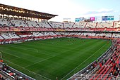 Предпочтение стадиона Рамона Санчеса Писхуана и северный гол-2007-04-05.jpg