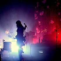 Florence and the Machine actuando en el O2 ABC Glasgow durante su Lungs Tour.