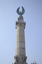 Миниатюра для Файл:Four Eagles at Grand Army Plaza, midsection to top.JPG