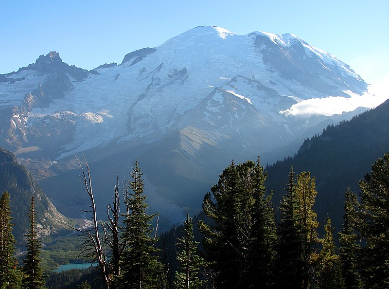 File:From Glacier Overlook. Little Tahoma, Emmons Glacier, Steamboat Prow, Gibraltar Rock and summit. (a6b41b433fcd45feb3b961ec422c33cd).JPG