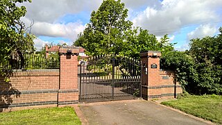 Gates to Sibthorpe House, Bulcote - geograph.org.uk - 5054935.jpg