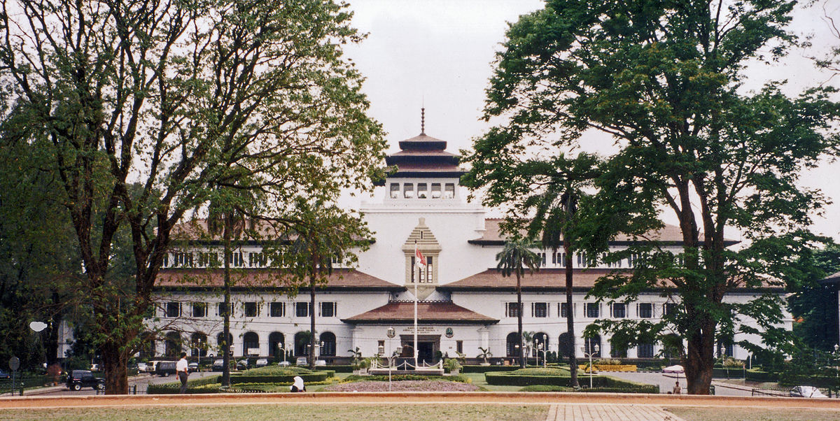 Gambar Menyapu Halaman Gedung Sate Wikipedia bahasa Indonesia ensiklopedia bebas