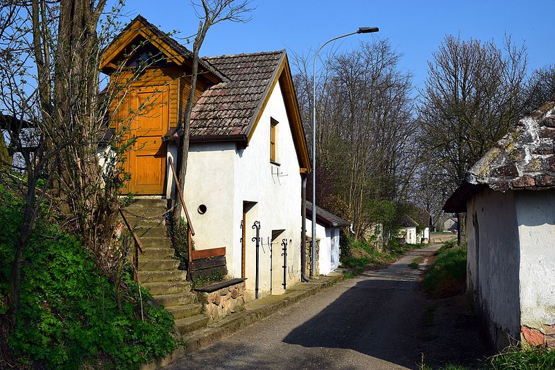 File:Gettsdorf Kellergasse Hutwinger Feld.jpg