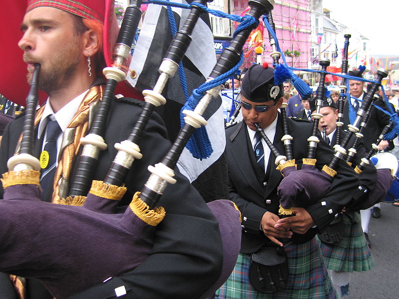 File:Golowan Festival Penzance June 2005 Mid-Argyl band2.jpg