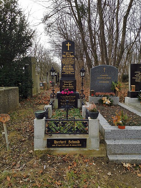 File:Grab Johann von ratzka Wiener Zentralfriedhof 2020-01-30.jpg